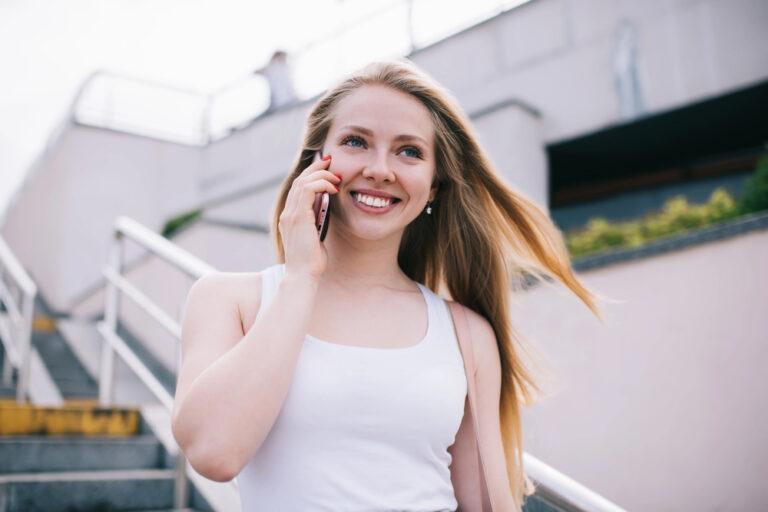 Szenen aus Hannover und dem Umland, verbunden durch eine symbolische Tonwelle für ein Telefonat vor dem ersten Date.
