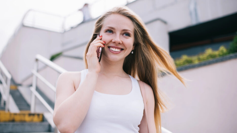Szenen aus Hannover und dem Umland, verbunden durch eine symbolische Tonwelle für ein Telefonat vor dem ersten Date.